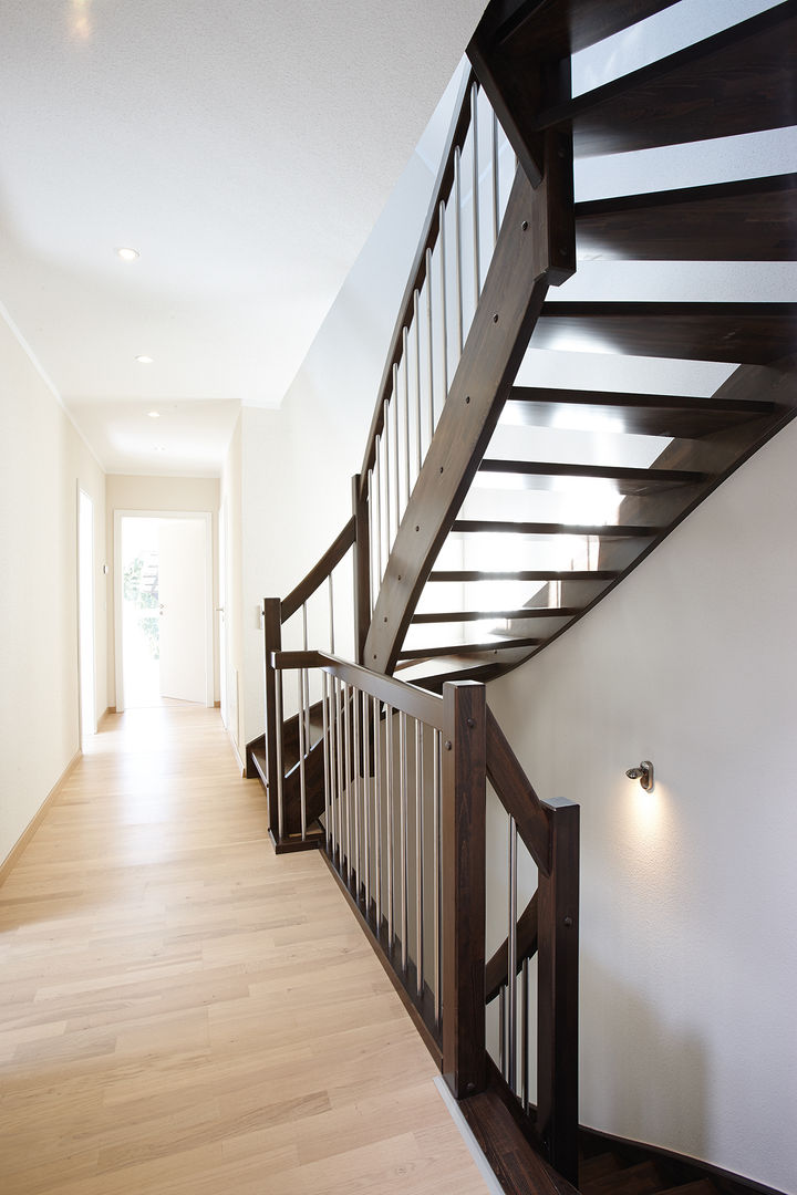 homify Pasillos, vestíbulos y escaleras de estilo minimalista