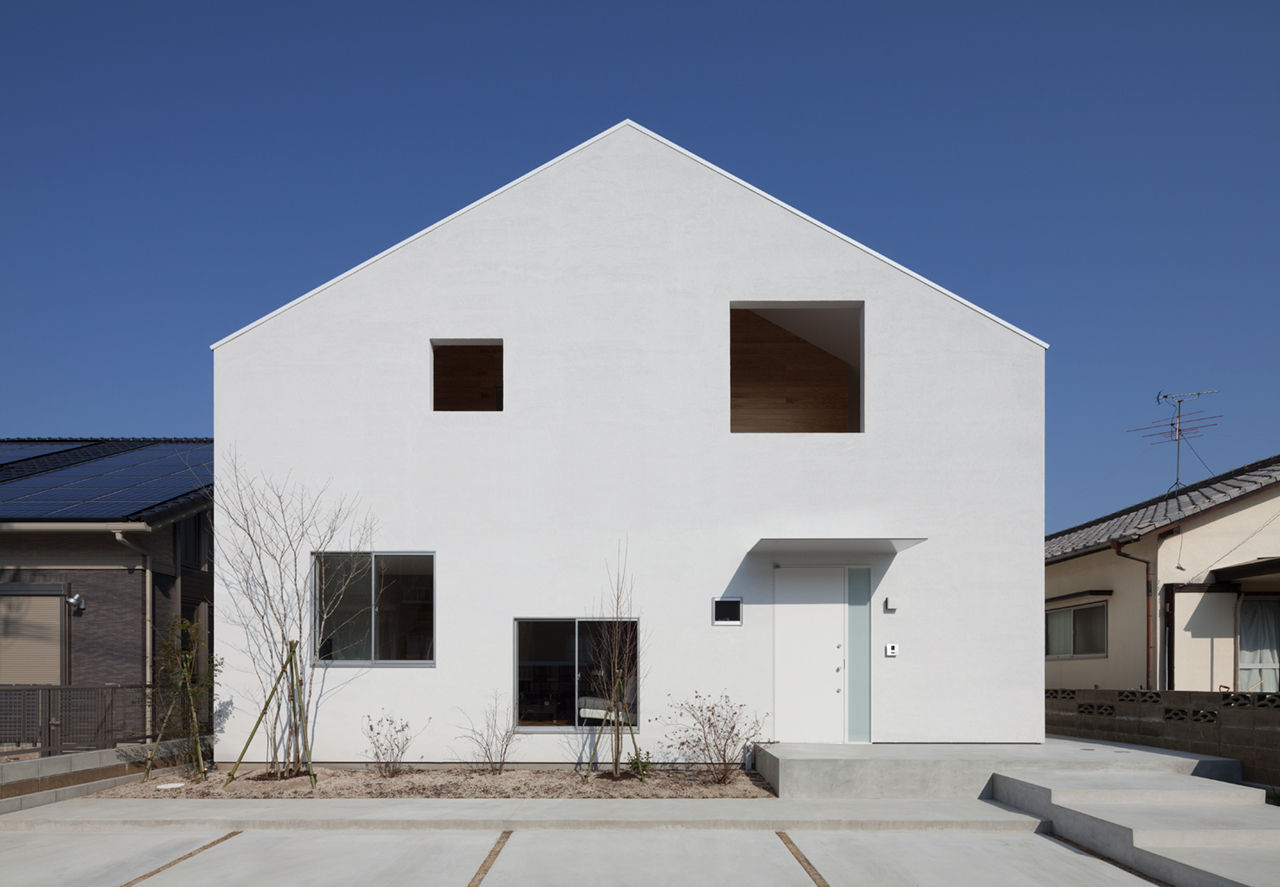 つみきの家 h2 Architect オリジナルな 家 空,建物,昼間,窓,家,土地区画,建築,フィクスチャ,矩形,壁