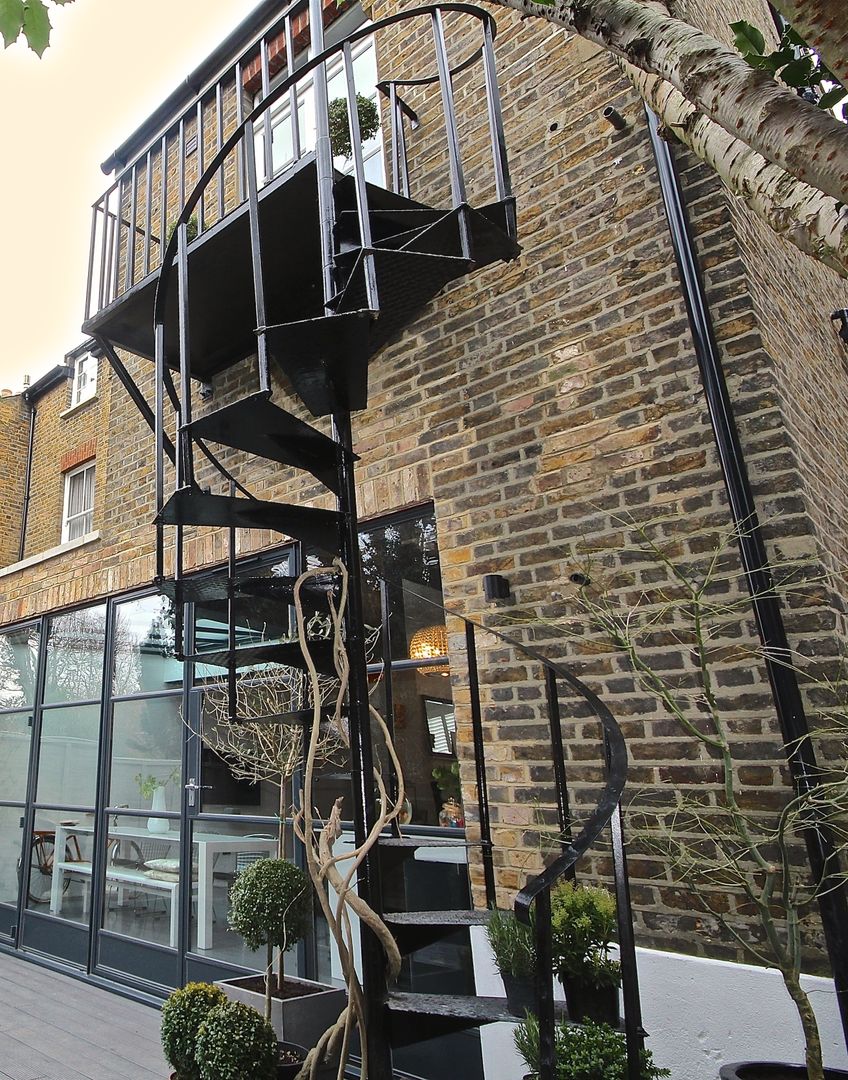 Full House Renovation with Crittall Extension, London, HollandGreen HollandGreen ระเบียง, นอกชาน