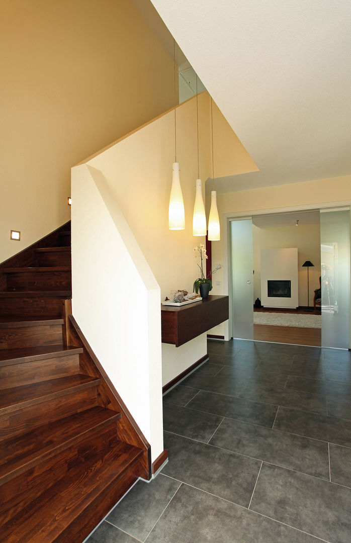 homify Modern Corridor, Hallway and Staircase