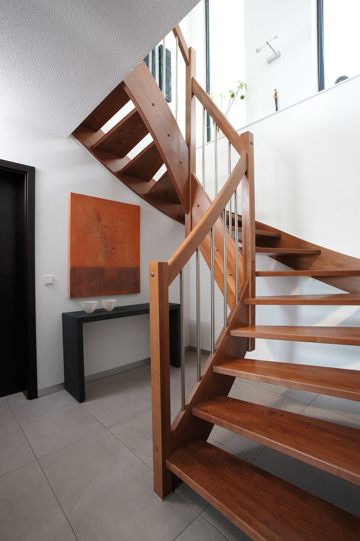 homify Modern Corridor, Hallway and Staircase