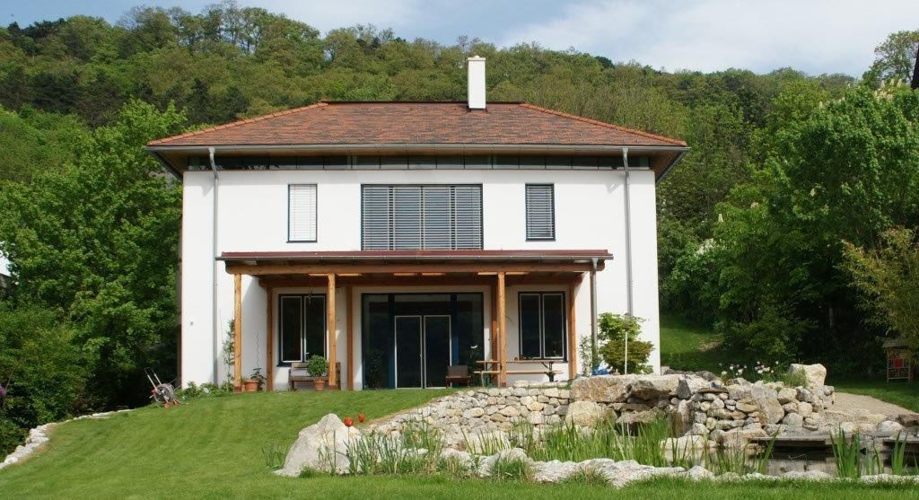 Haus Hinterbrühl, Architektur und Geomantie Architektur und Geomantie Balcon, Veranda & Terrasse ruraux