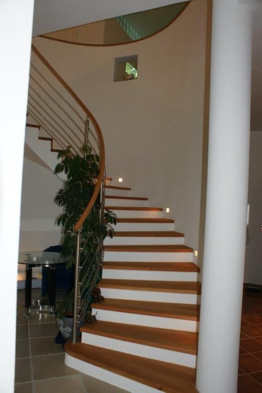 Treppe Architektur und Geomantie Flur, Diele & Treppenhaus im Landhausstil
