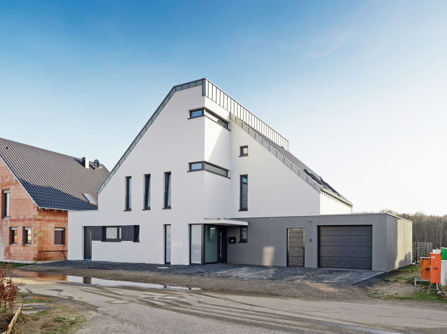 ... und weiß dominiert doch .... - Einfamilienhaus Straelen, Architektur I Stadtplanung Verhoeven Architektur I Stadtplanung Verhoeven منازل