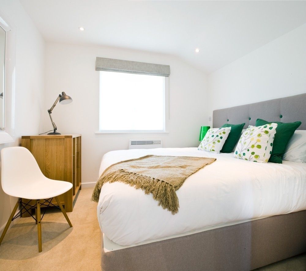 Green House , Una St Ives , iroka iroka Modern Yatak Odası Yataklar & Yatak Başları