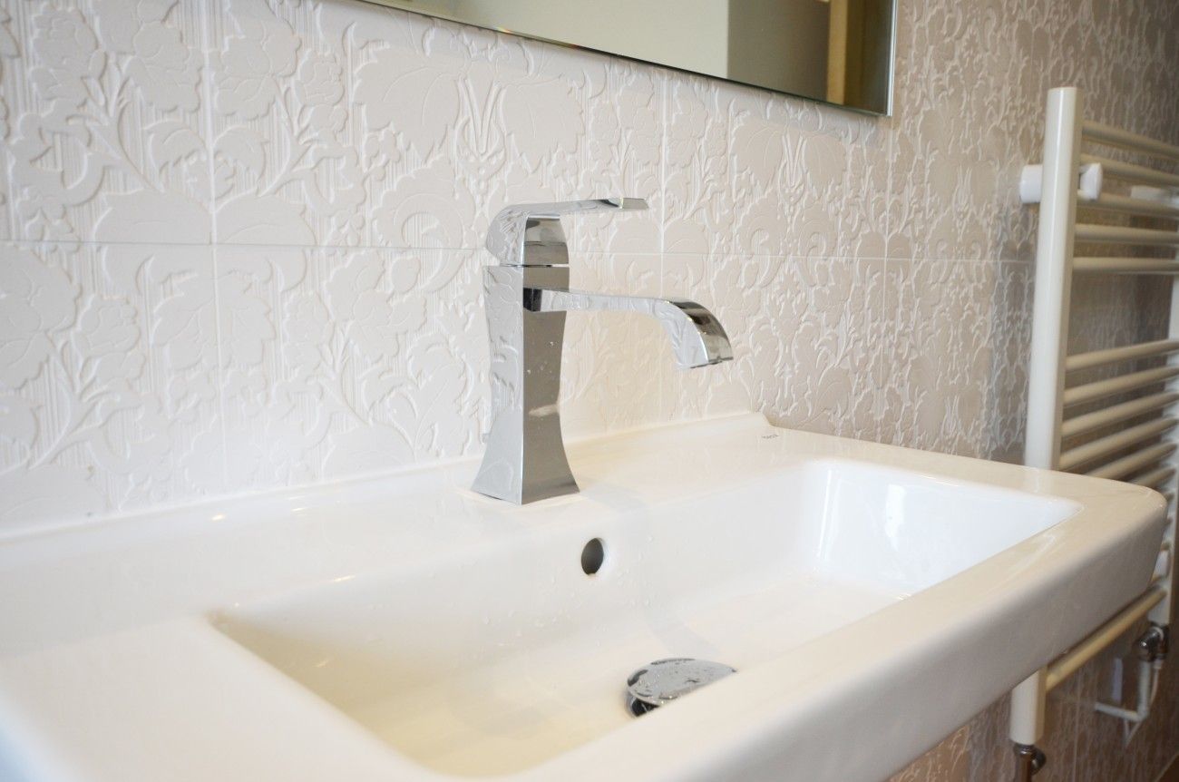 Finishes - Family Bathroom iroka 現代浴室設計點子、靈感&圖片