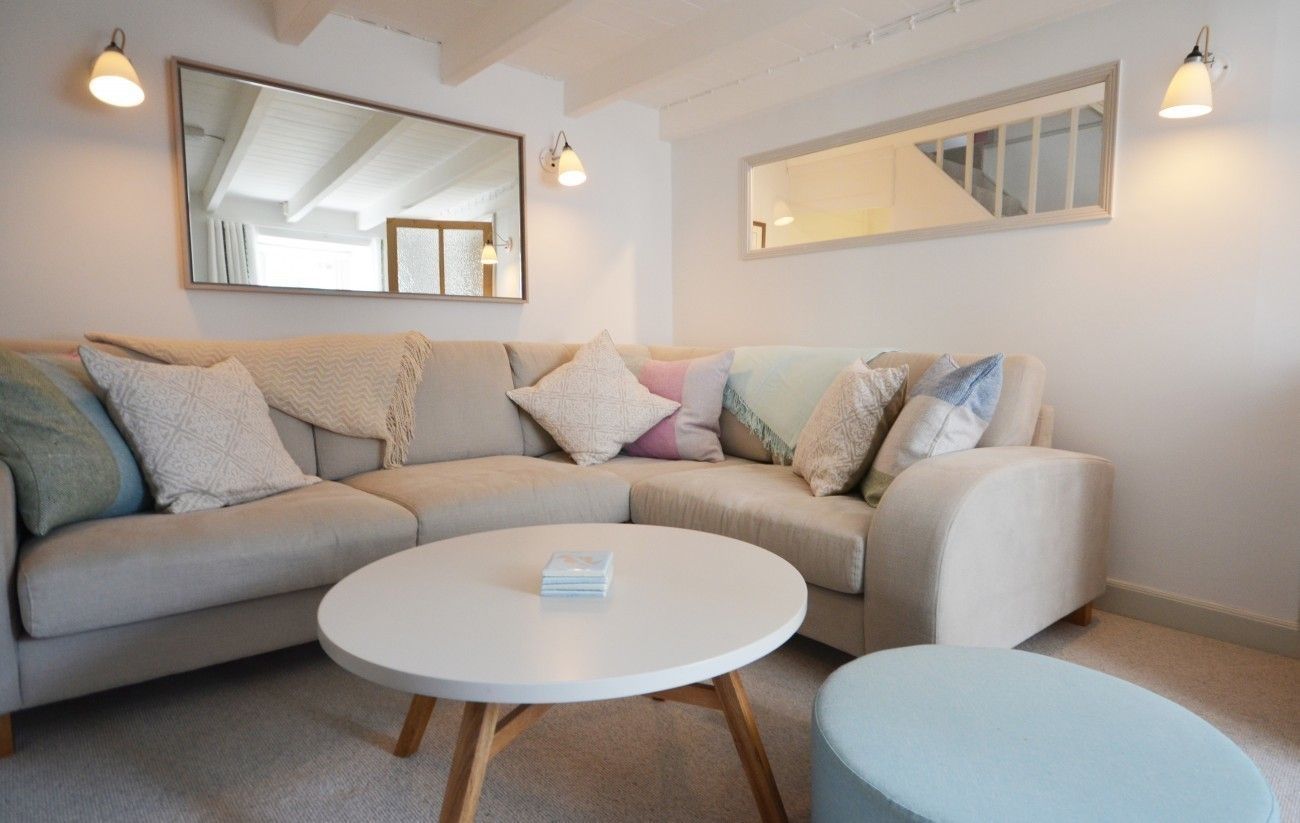 Living Area iroka Modern living room Sofas & armchairs