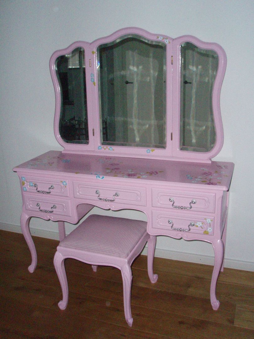 Bijzondere meubels naar wens beschilderd, voor zowel jong en oud., Happykidsart Happykidsart Rustikale Kinderzimmer Schreibtische und Stühle