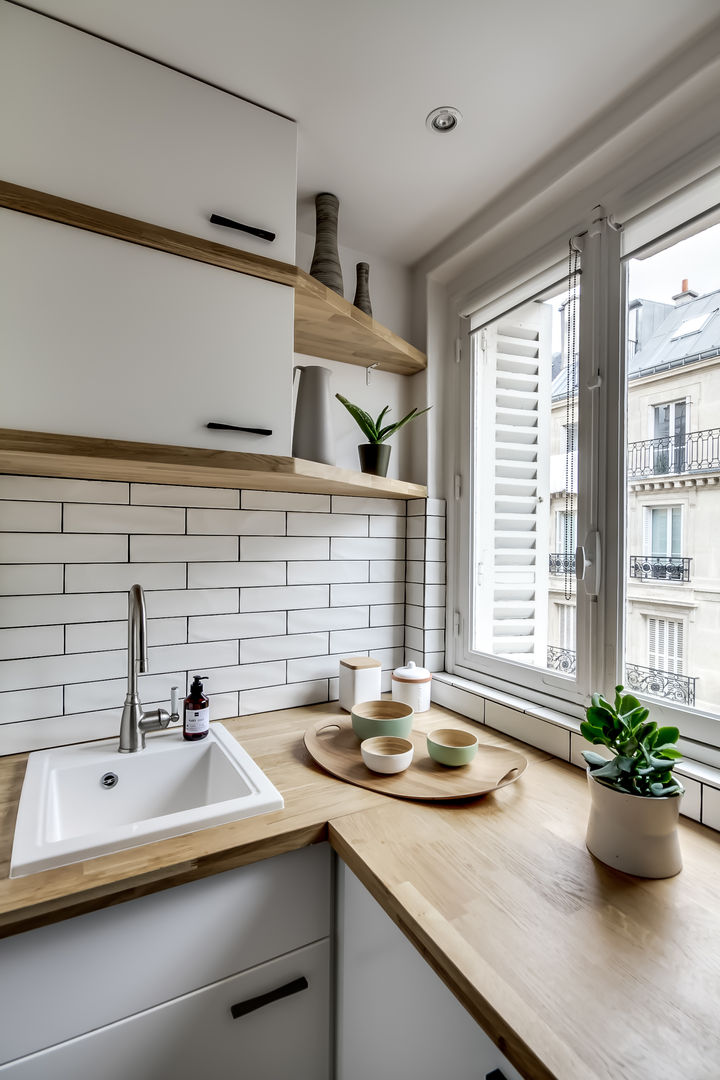 Le charme parisien, bypierrepetit bypierrepetit Scandinavian style kitchen Sinks & taps