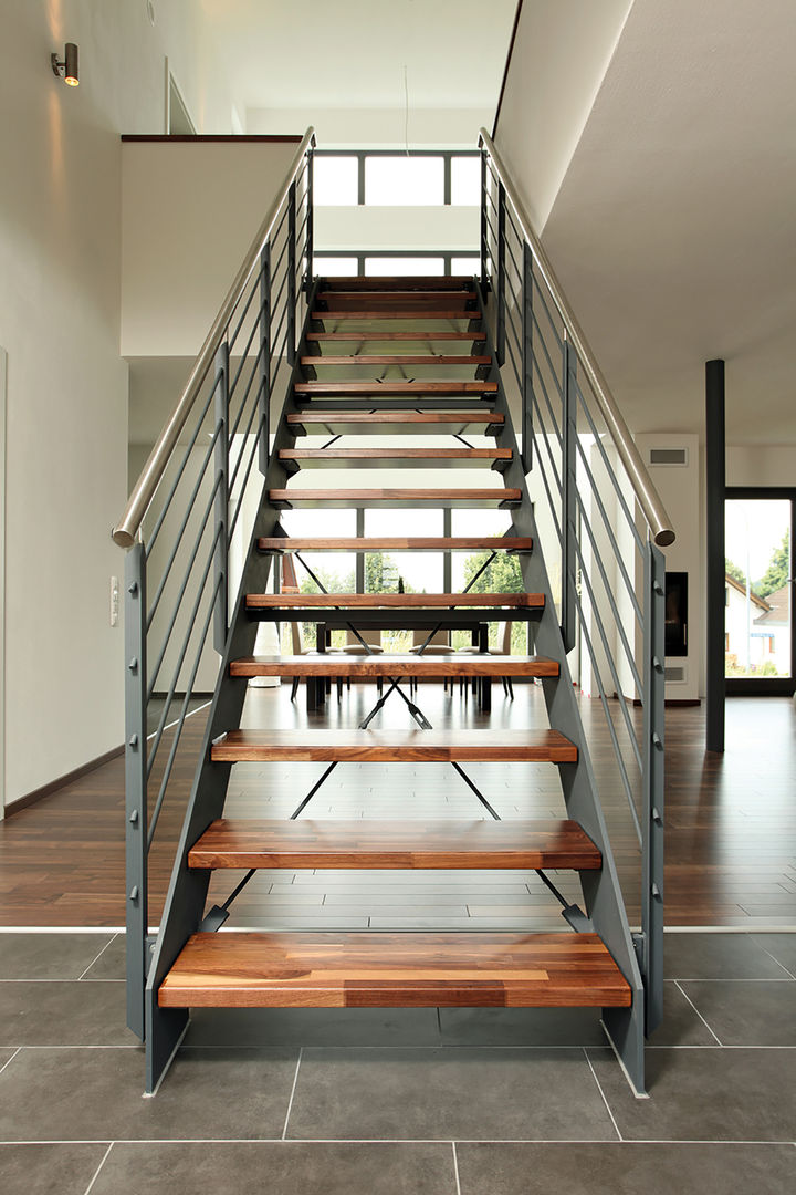 homify Modern Corridor, Hallway and Staircase