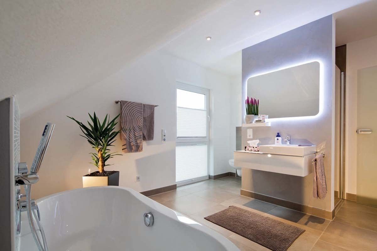 homify Modern bathroom