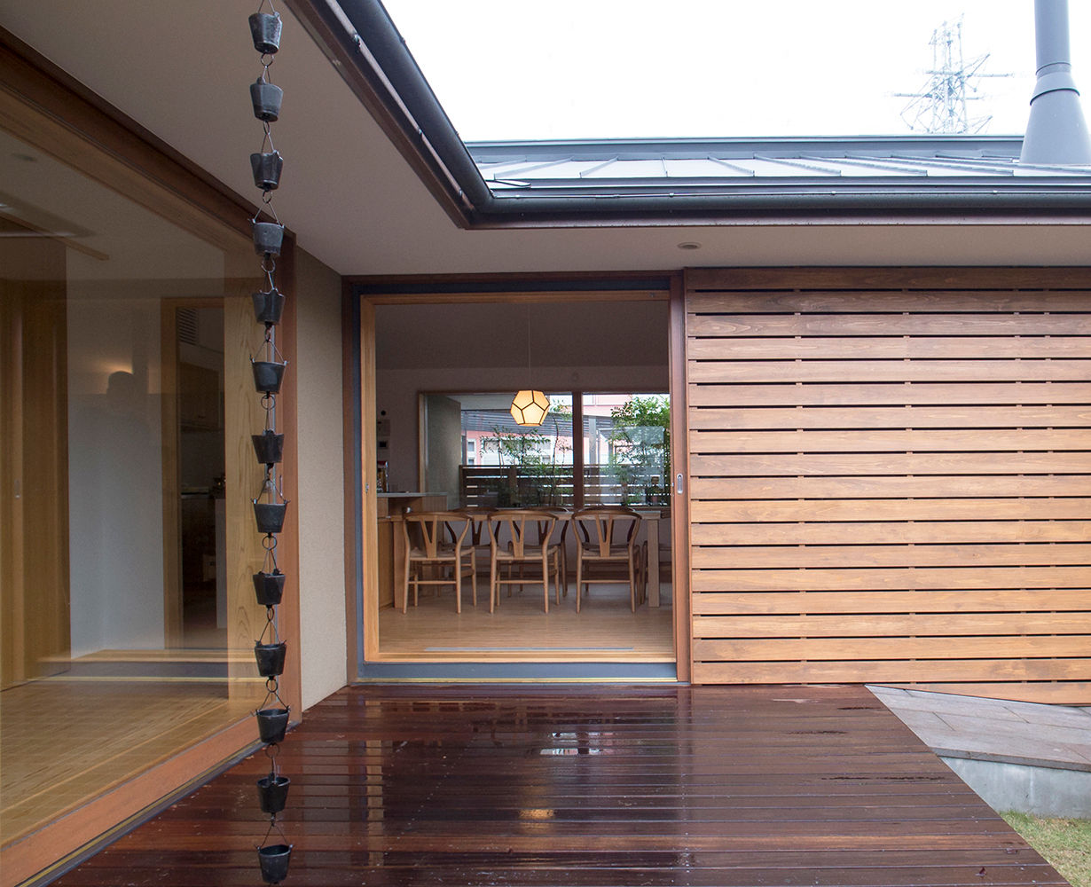 通り土間のある家, 松原正明建築設計室 松原正明建築設計室 Modern balcony, veranda & terrace