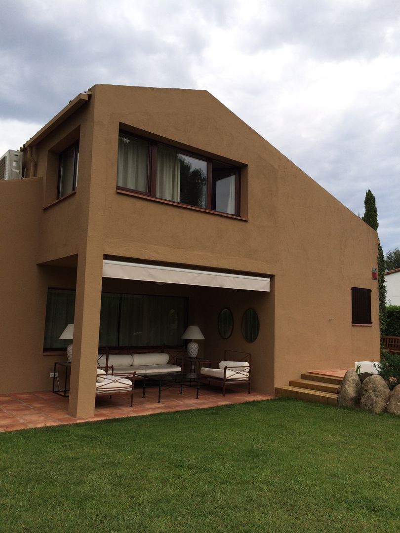 Reforma de vivienda unifamiliar aislada en Gerona, DE DIEGO ZUAZO ARQUITECTOS DE DIEGO ZUAZO ARQUITECTOS Rustic style house