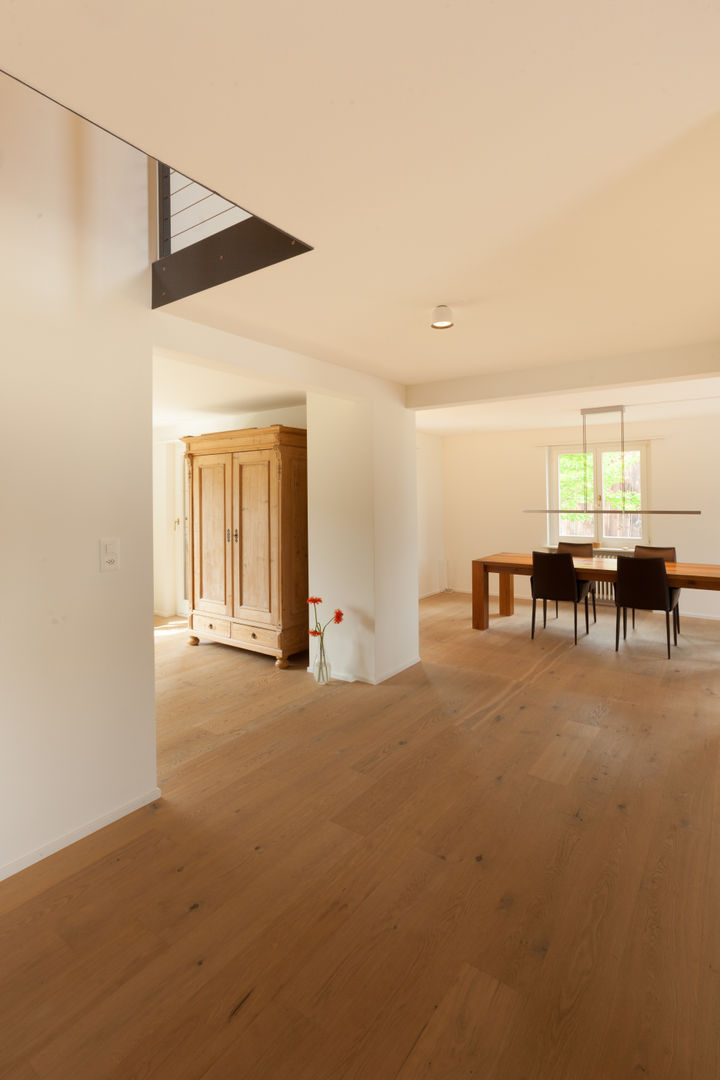 Totalsanierung und Neustrukturierung Einfamilienhaus, von Mann Architektur GmbH von Mann Architektur GmbH Modern Corridor, Hallway and Staircase