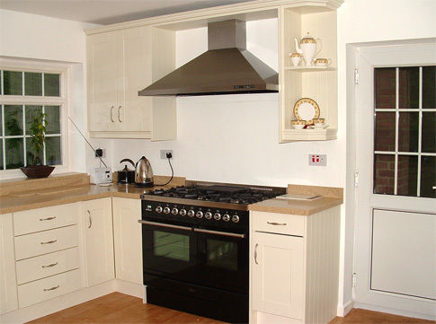 Some Recent Installations, Traditional Woodcraft Traditional Woodcraft Cucina in stile classico