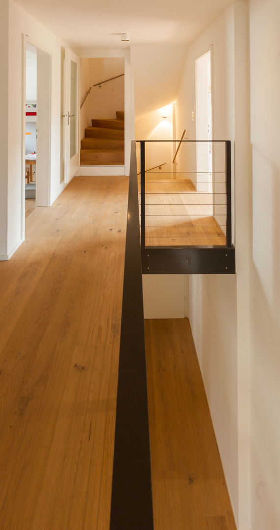 Totalsanierung und Neustrukturierung Einfamilienhaus, von Mann Architektur GmbH von Mann Architektur GmbH Modern Corridor, Hallway and Staircase