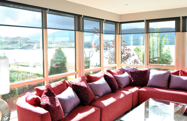 Sun Room CLAIRE HAMMOND INTERIORS Living room Sofas & armchairs