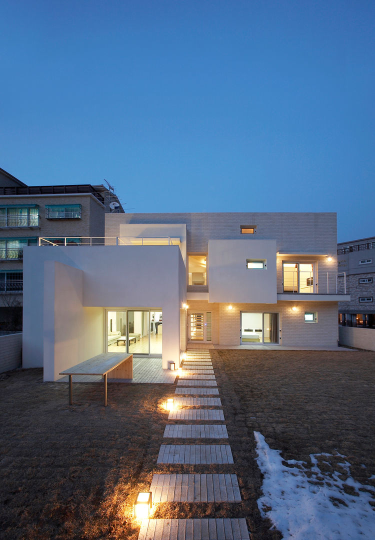 인천 검암동 주택, (주)건축사사무소 아뜰리에십칠 (주)건축사사무소 아뜰리에십칠 Modern houses