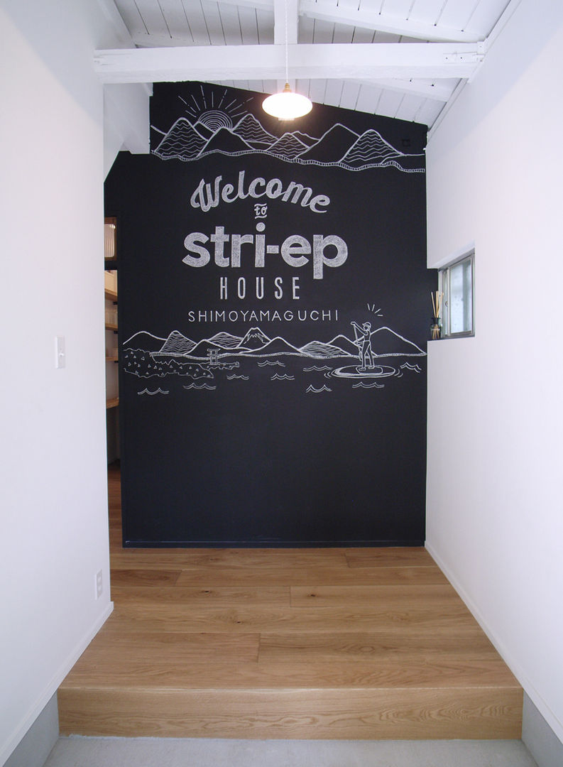 「stri-ep house SHIMOYAMAGUCHI」, vibe design inc. vibe design inc. Paredes y suelos de estilo ecléctico