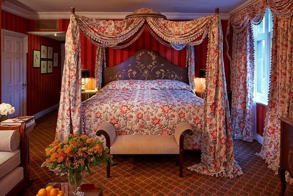 Ashford Castle - Ireland - Porte Italia Interiors, PORTE ITALIA INTERIORS PORTE ITALIA INTERIORS Classic style bedroom Beds & headboards