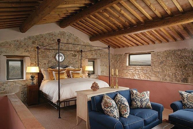 Castello di Casole - Italia - Porte Itaila Interiors, PORTE ITALIA INTERIORS PORTE ITALIA INTERIORS غرفة نوم Beds & headboards