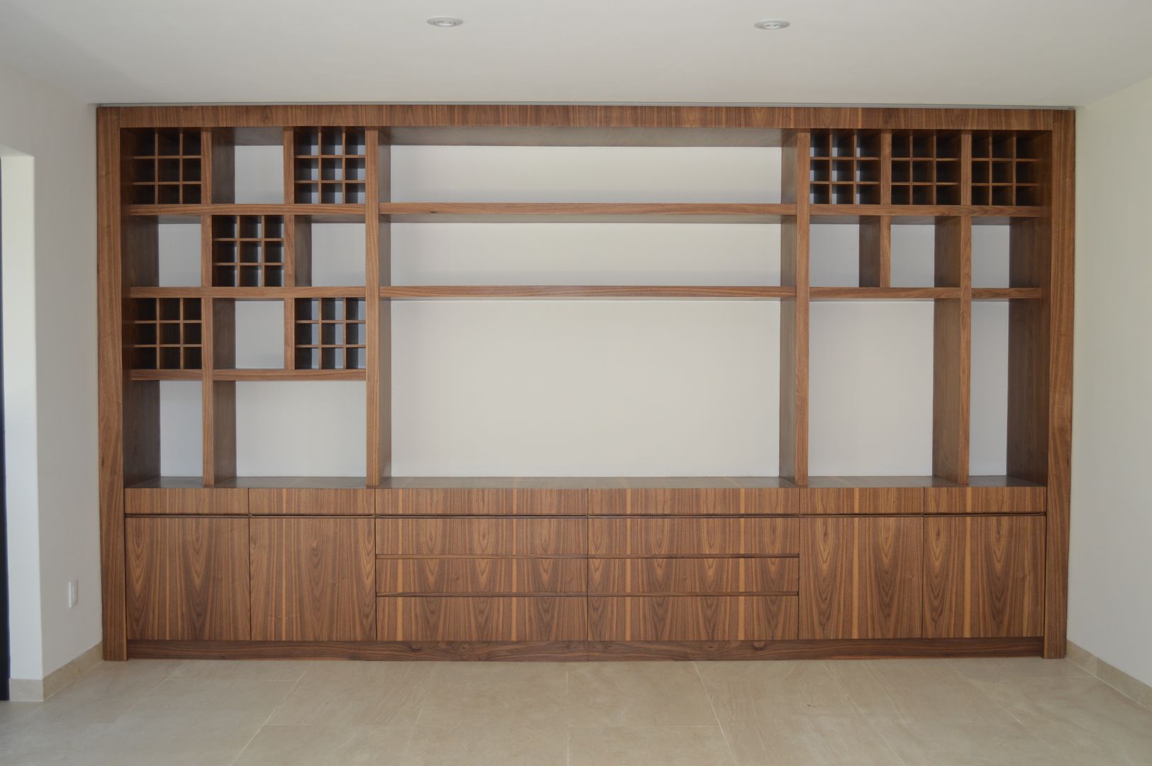 Casa en Interlomas, Revah Arqs Revah Arqs Їдальня Комоди & sideboards