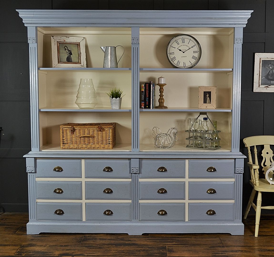 Large James Blue Farmhouse Kitchen Dresser with Drawer Storage The Treasure Trove Shabby Chic & Vintage Furniture Кухня в рустикальном стиле Твердая древесина Многоцветный Хранение