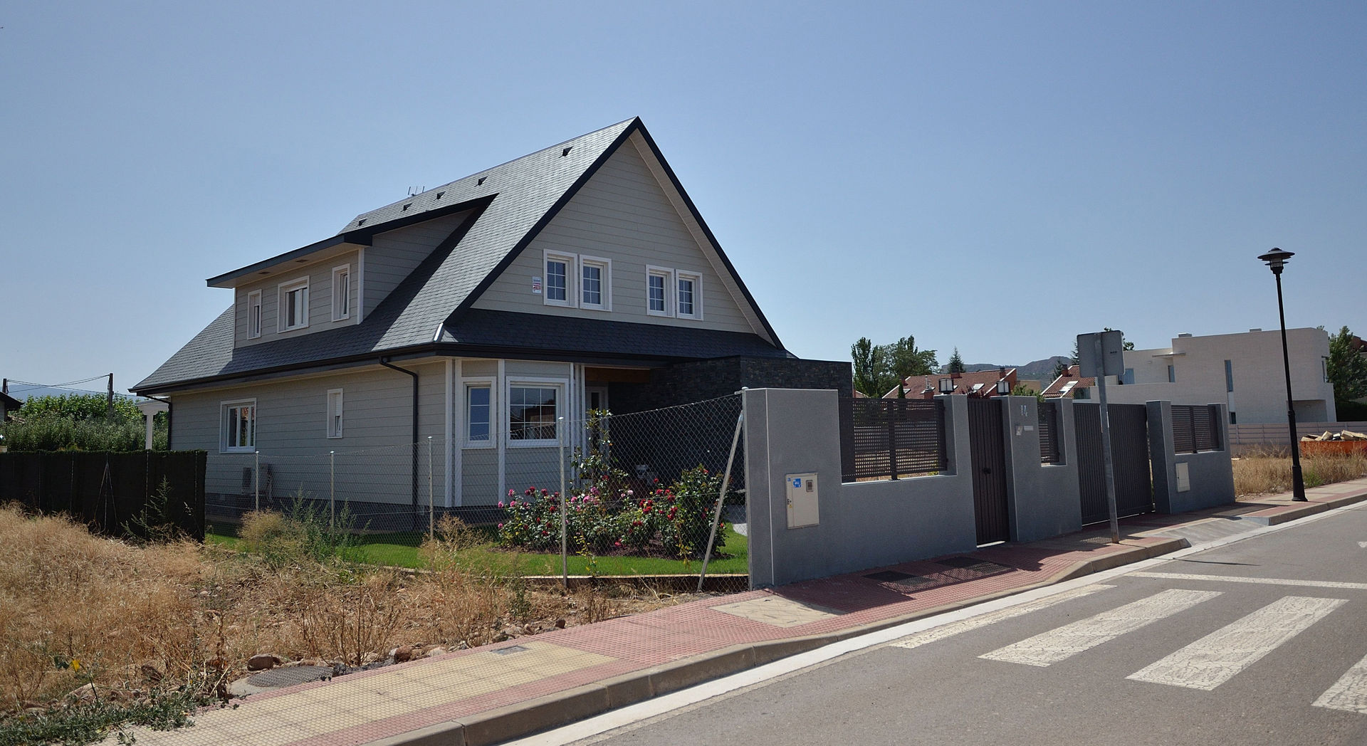 Casa canadiense en La Rioja, Canexel Canexel 식민지스타일 주택