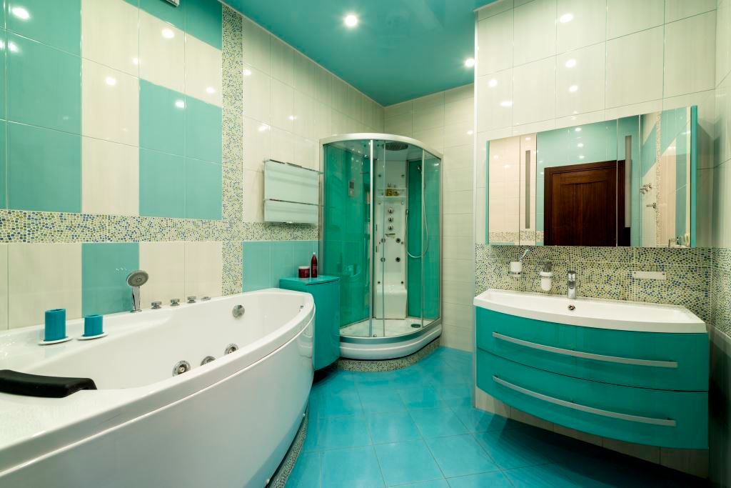 homify حمام Bathtubs & showers