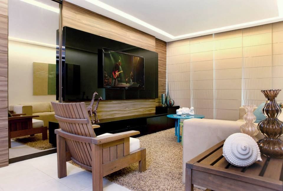 Em clima de veraneio, Carol Mendonça Arquitetura Carol Mendonça Arquitetura Rustic style living room