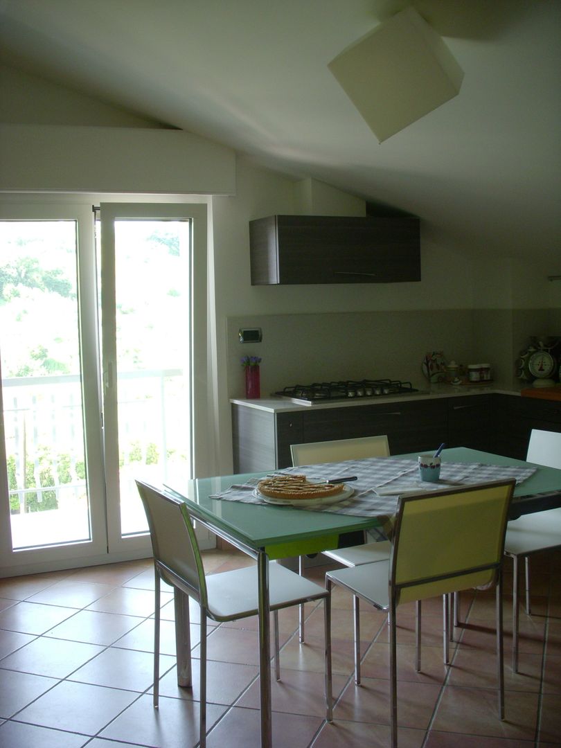 VERDE ACIDO, CATRIN INTERIOR DESIGNER CATRIN INTERIOR DESIGNER Modern kitchen