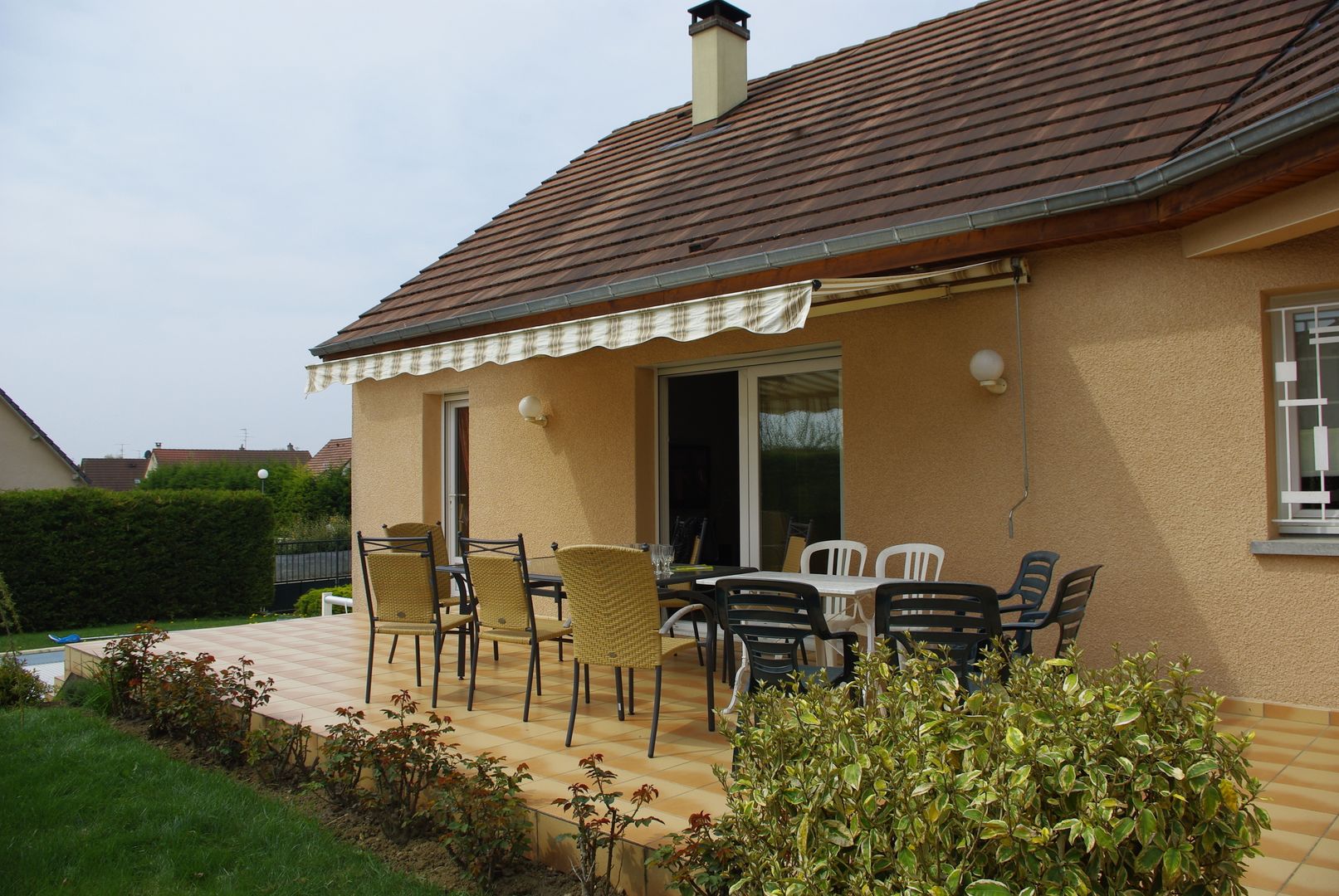 avant , terrasse en carrelage AD2