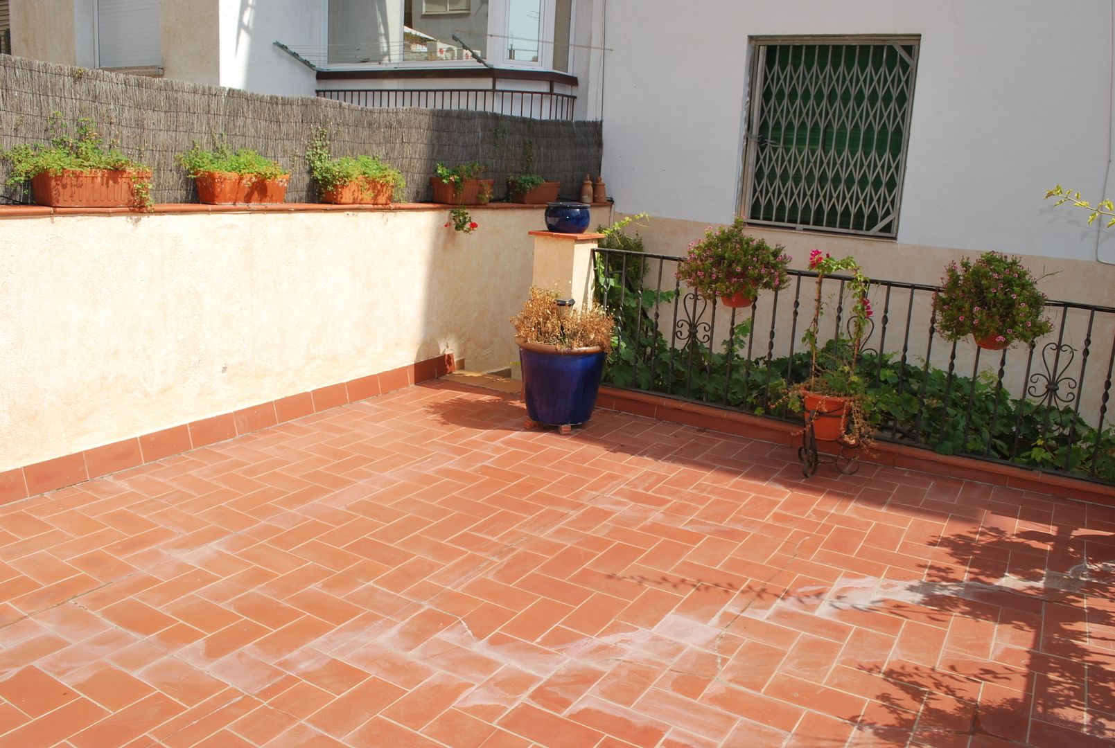 Construcción de una terraza, Vicente Galve Studio Vicente Galve Studio Patios & Decks