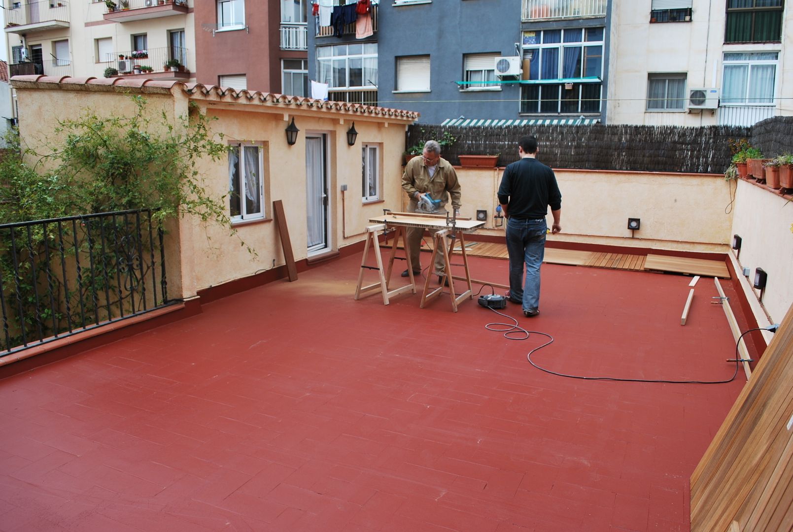 Construcción de una terraza, Vicente Galve Studio Vicente Galve Studio 地中海デザインの テラス