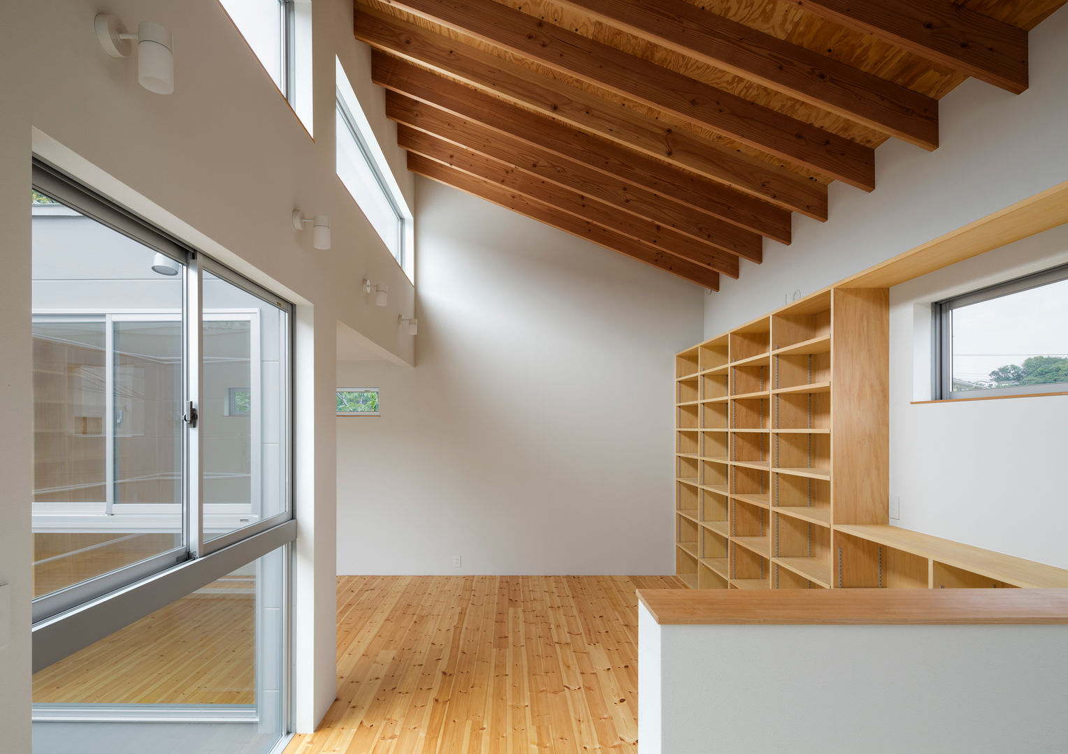 三浦の家, 萩原健治建築研究所 萩原健治建築研究所 Minimalist living room