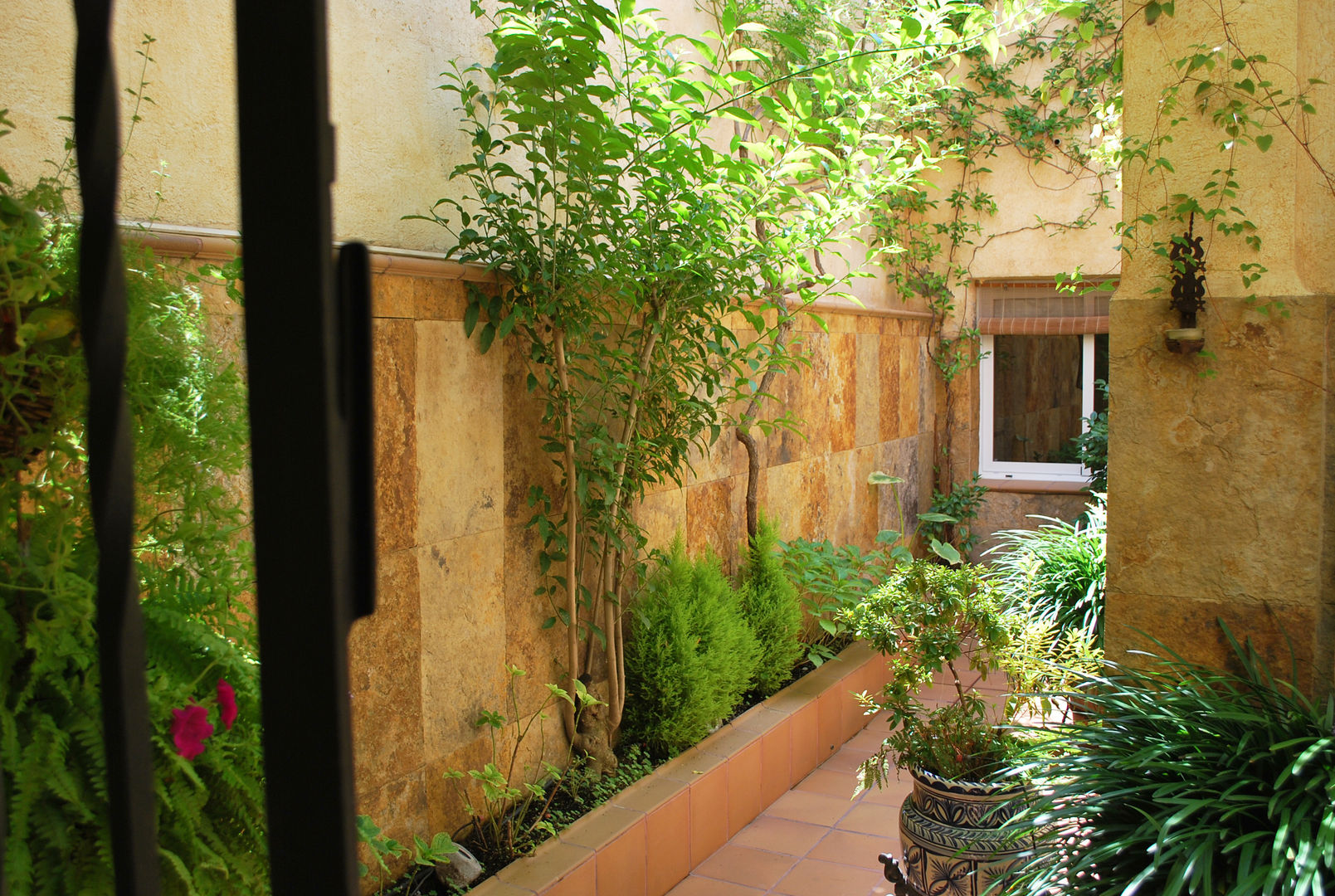 Construcción de una terraza, Vicente Galve Studio Vicente Galve Studio Mediterranean style balcony, veranda & terrace