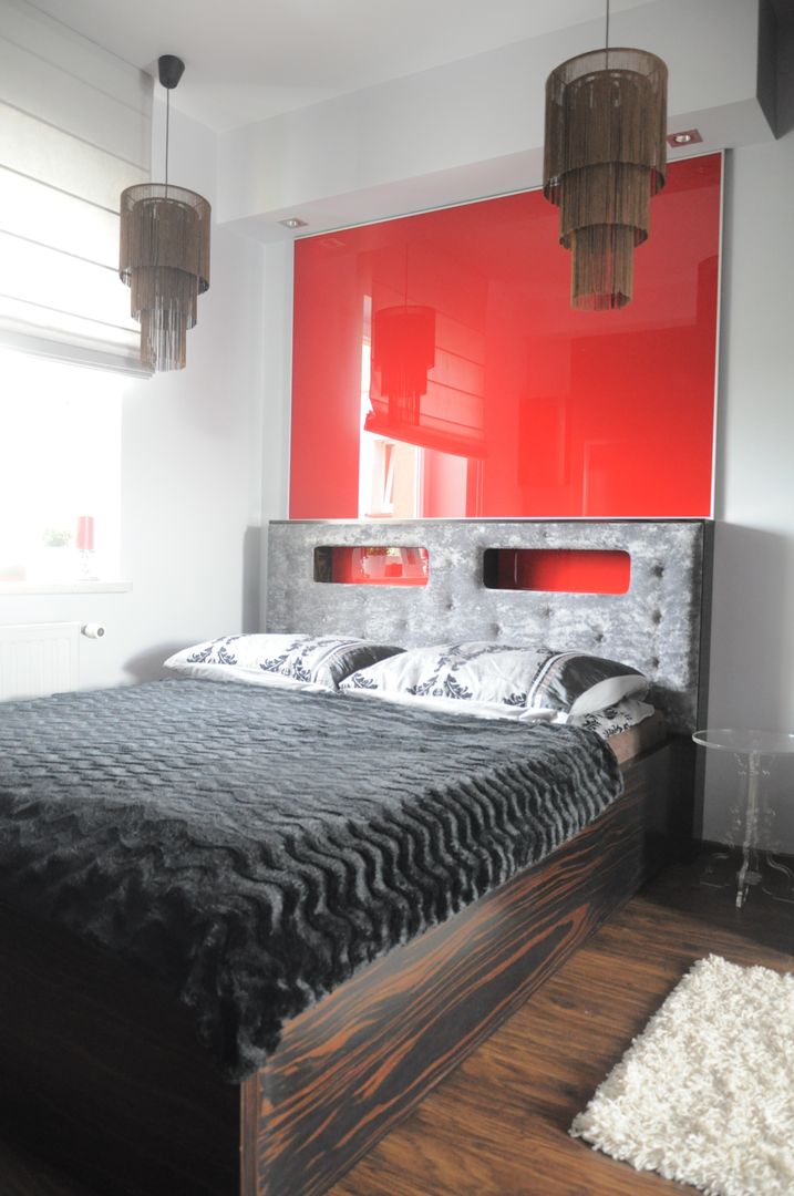 Małe mieszkanie z czerwonymi akcentami, Perfect Home Perfect Home Bedroom