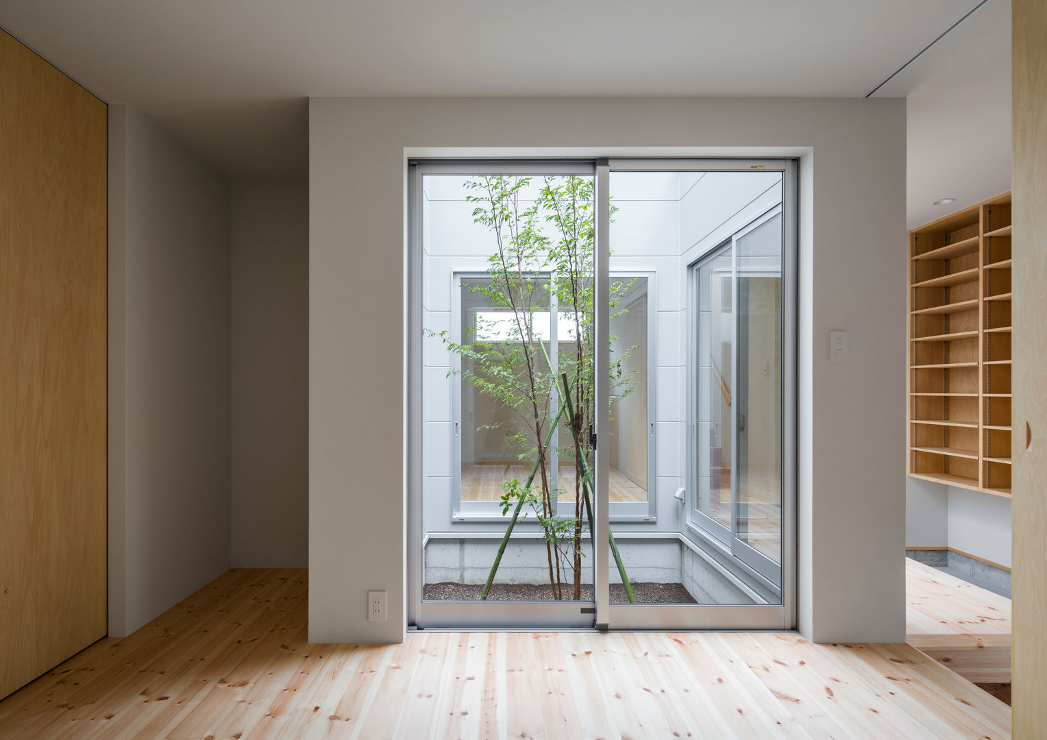 三浦の家, 萩原健治建築研究所 萩原健治建築研究所 Minimalist bedroom