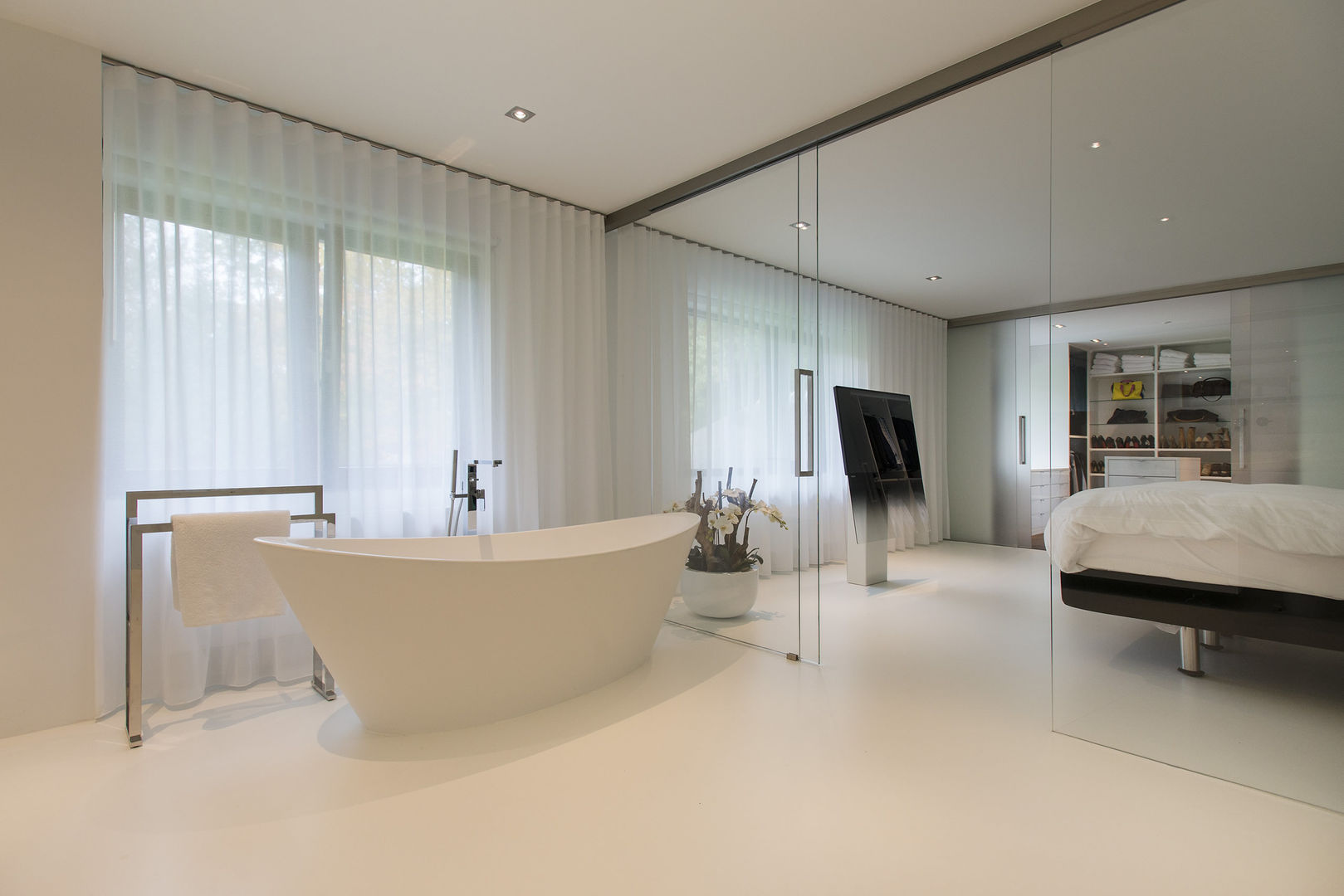 Eigentijds wonen in een rietgedekte villa, Lab32 architecten Lab32 architecten Minimalist bathroom