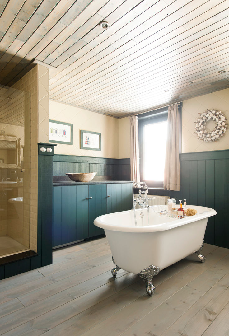 Landelijke badkamer met steigerhout, Taps&Baths Taps&Baths Country style bathroom Bathtubs & showers