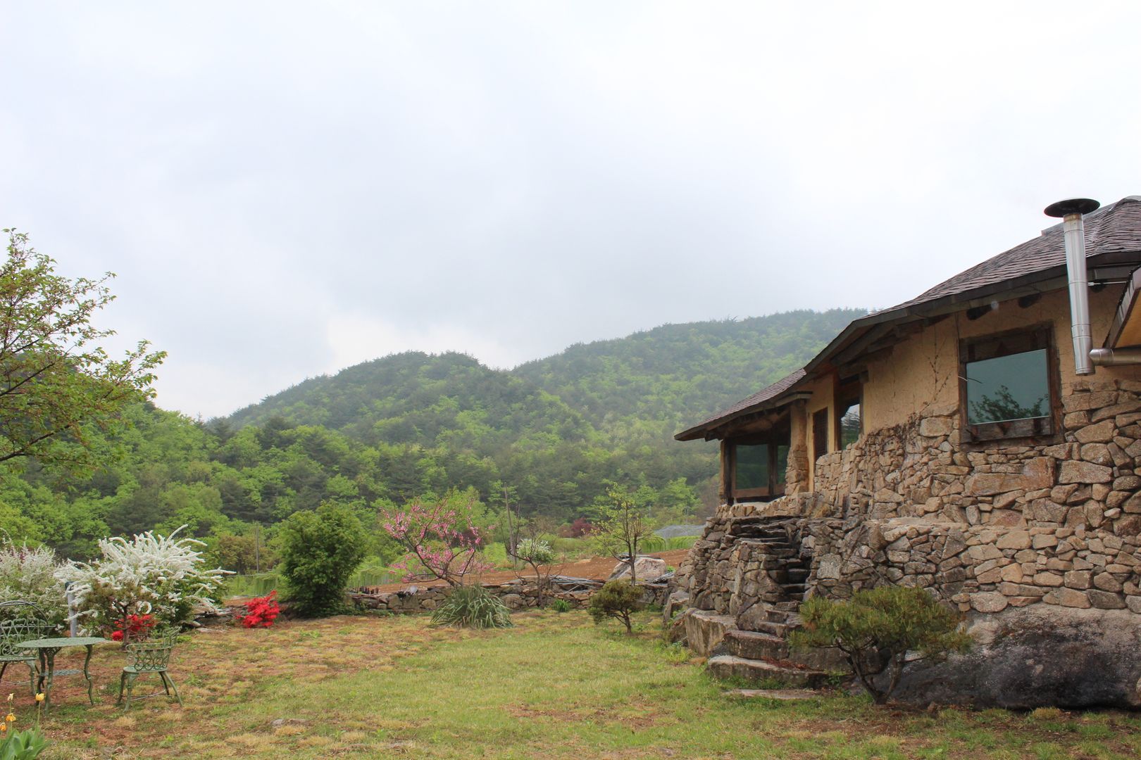 공예가가 직접 지은 나의 집 - 다우리공방, 다우리공방 다우리공방 Jardines de estilo rural