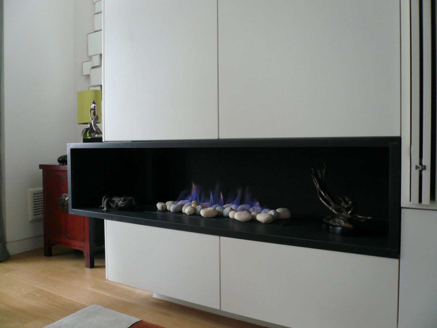 Architectural decorative fireplace Space Alchemy Ltd Moderne woonkamers