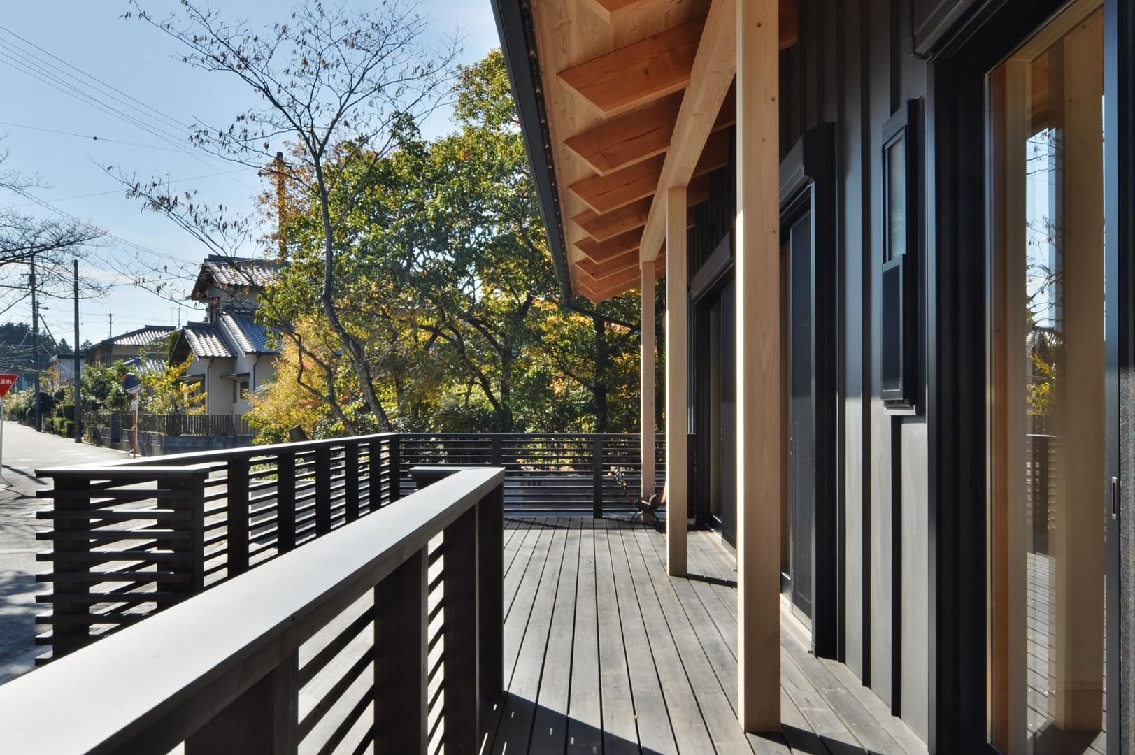 「大羽根園の家」, 若山建築設計事務所 若山建築設計事務所 Asian style balcony, veranda & terrace