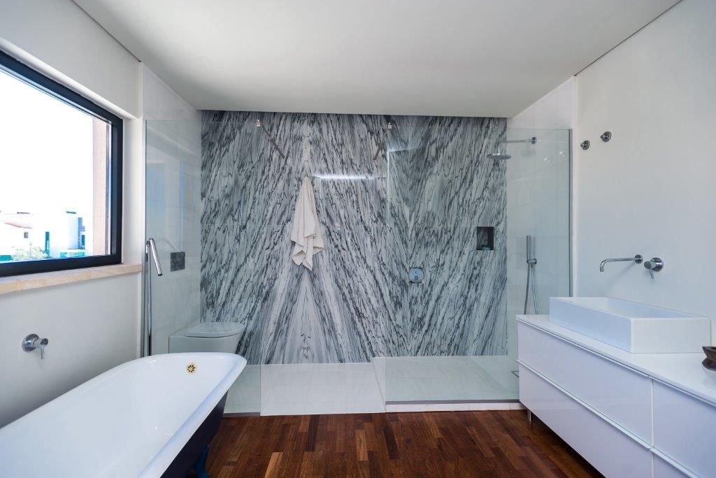 Renovação moradia em Birre | Cascais, shfa shfa Modern style bathrooms