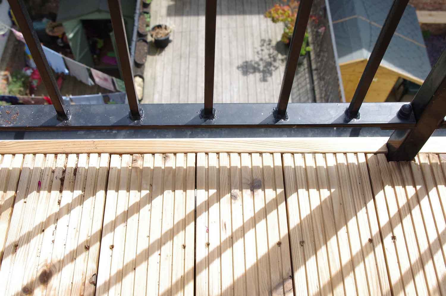 Decking Collective Works Modern balcony, veranda & terrace