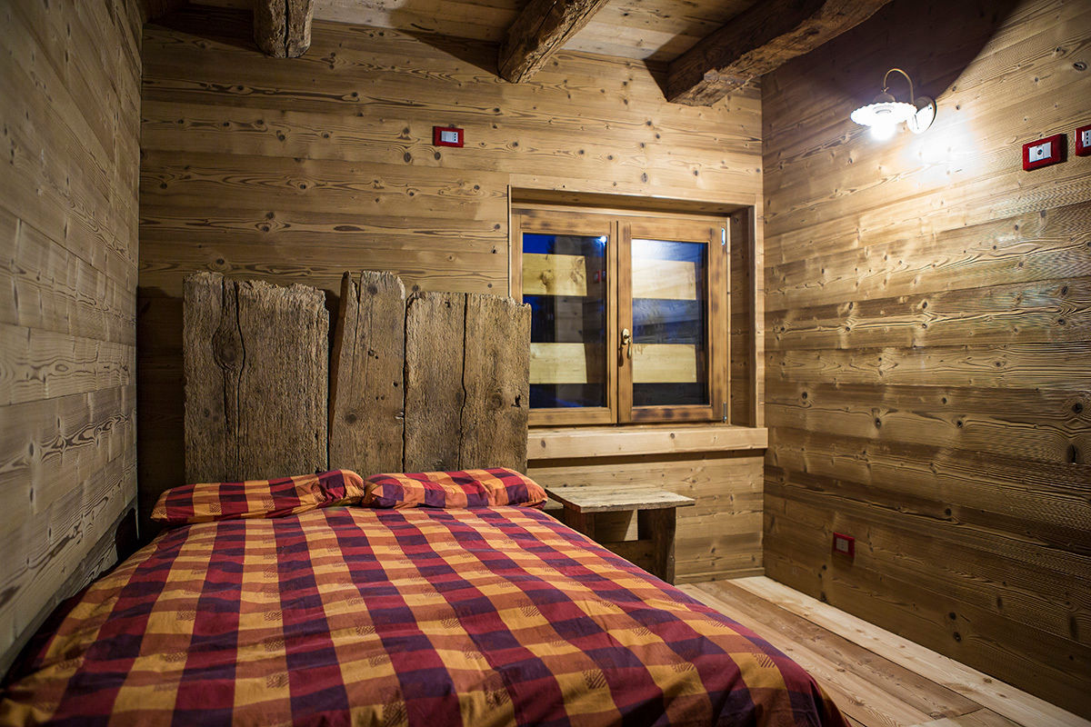 Chalet, RI-NOVO RI-NOVO Camera da letto in stile rustico