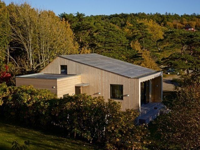 Timber Clad Exterior Collective Works 스칸디나비아 주택