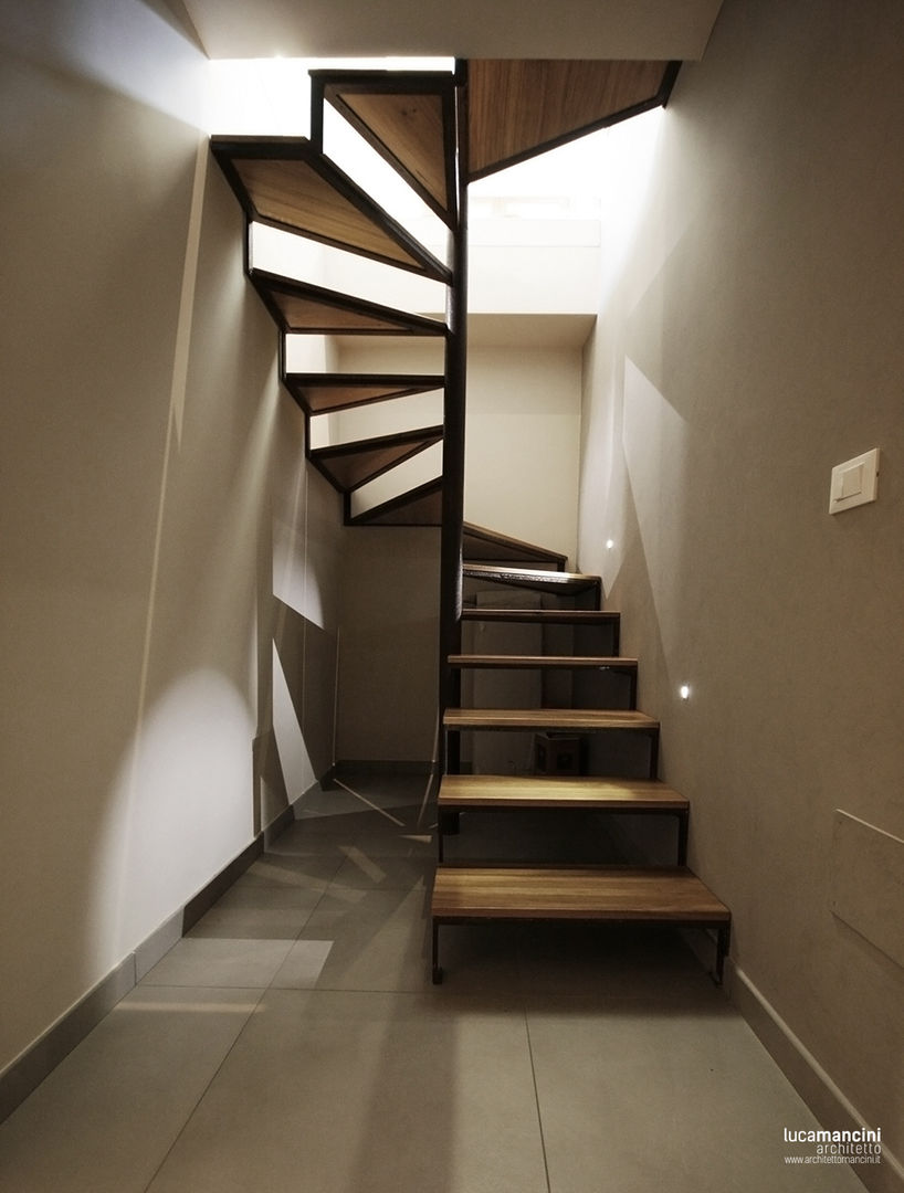 Casa in bifamiliare, Luca Mancini | Architetto Luca Mancini | Architetto Modern corridor, hallway & stairs