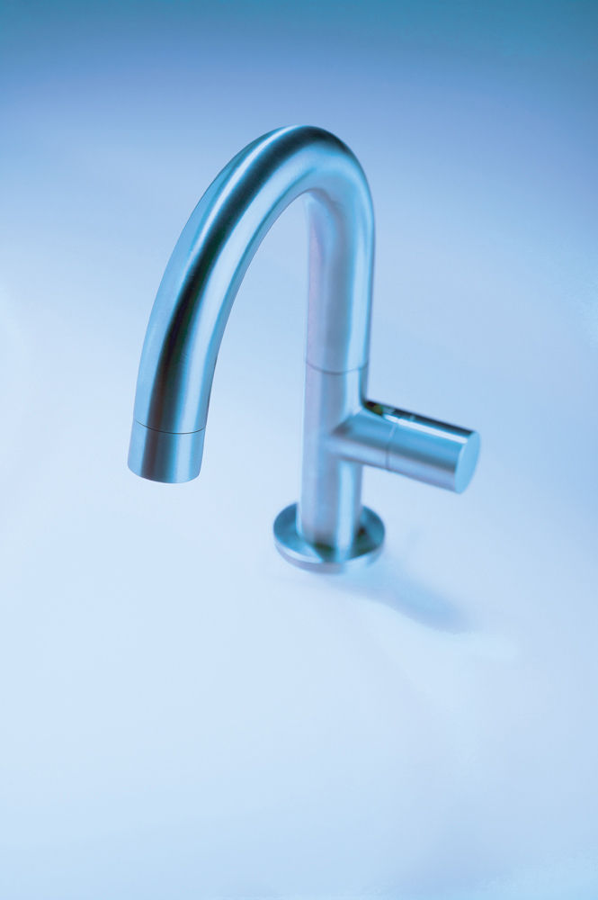 Single button mixing tap for basin homify Moderne Badezimmer