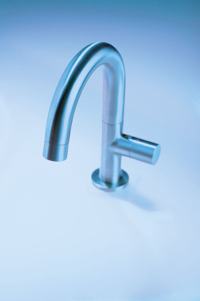 Single button mixing tap for basin homify Baños de estilo moderno